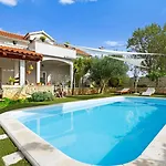 Villa San By Guide
