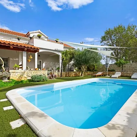 San By Guide וילה *