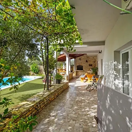 Βίλα San By Guide *