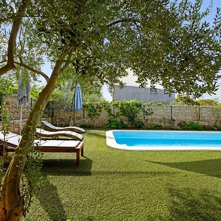 וילה San By Guide