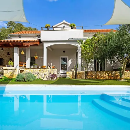 Vila San By Guide