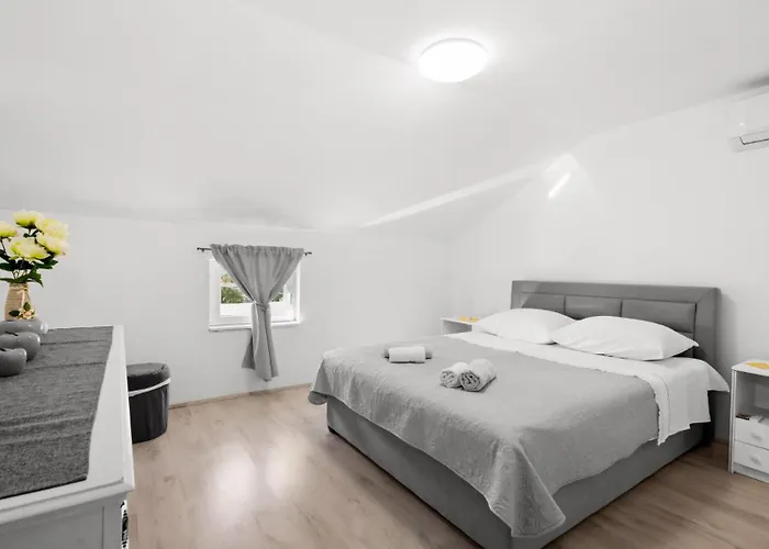 Villa San By Guide *