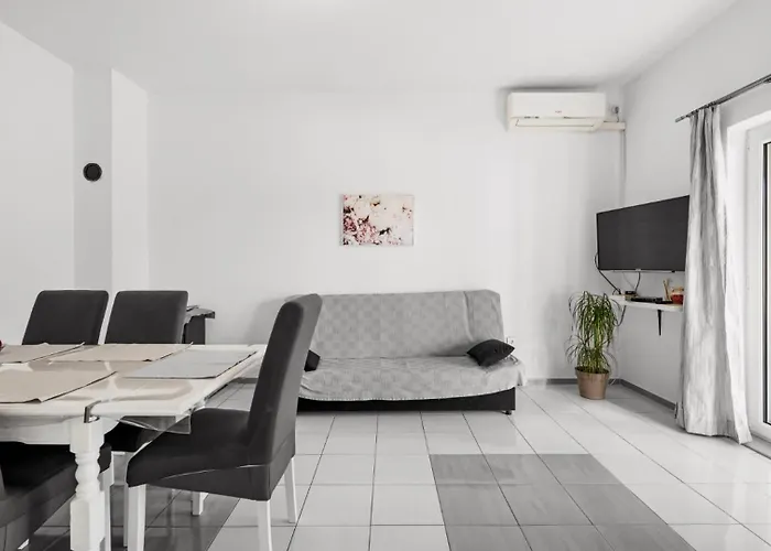 Villa San By Guide *