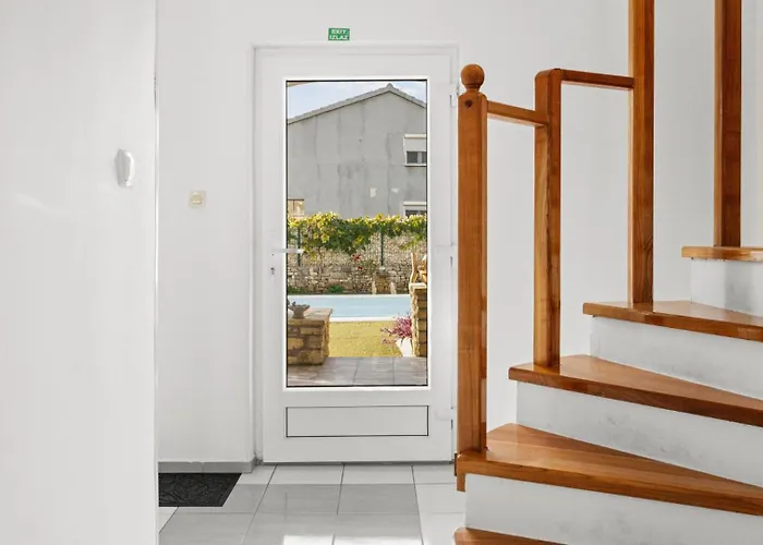 San By Guide Villa Mratovo